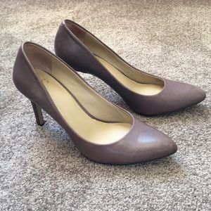 Ann Taylor leather heels. Taupe.  Sz 6.5